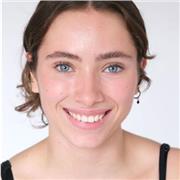 Profesora de teatro y de danza, acompañante en metodología de estudios y refuerzo particular de niños y niñas.